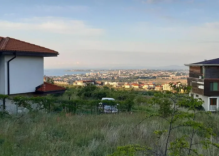 Dream In Sunny Apartment